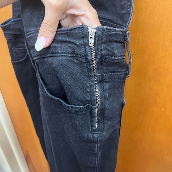 Levi’s Black Denim adjustable Overalls for Women - Picture 4 of 9